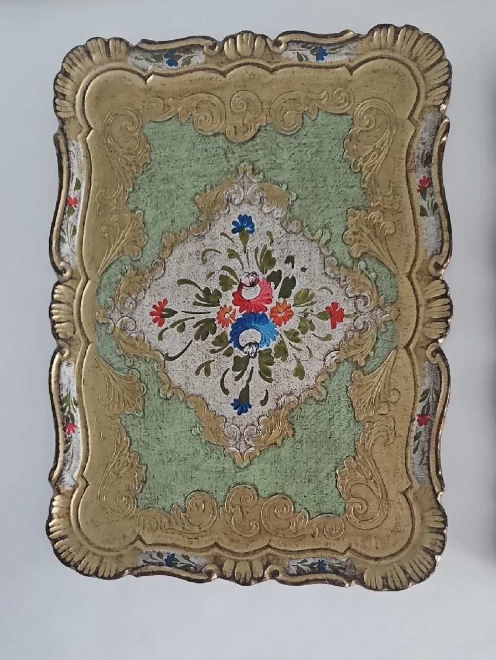Florentine set decorative